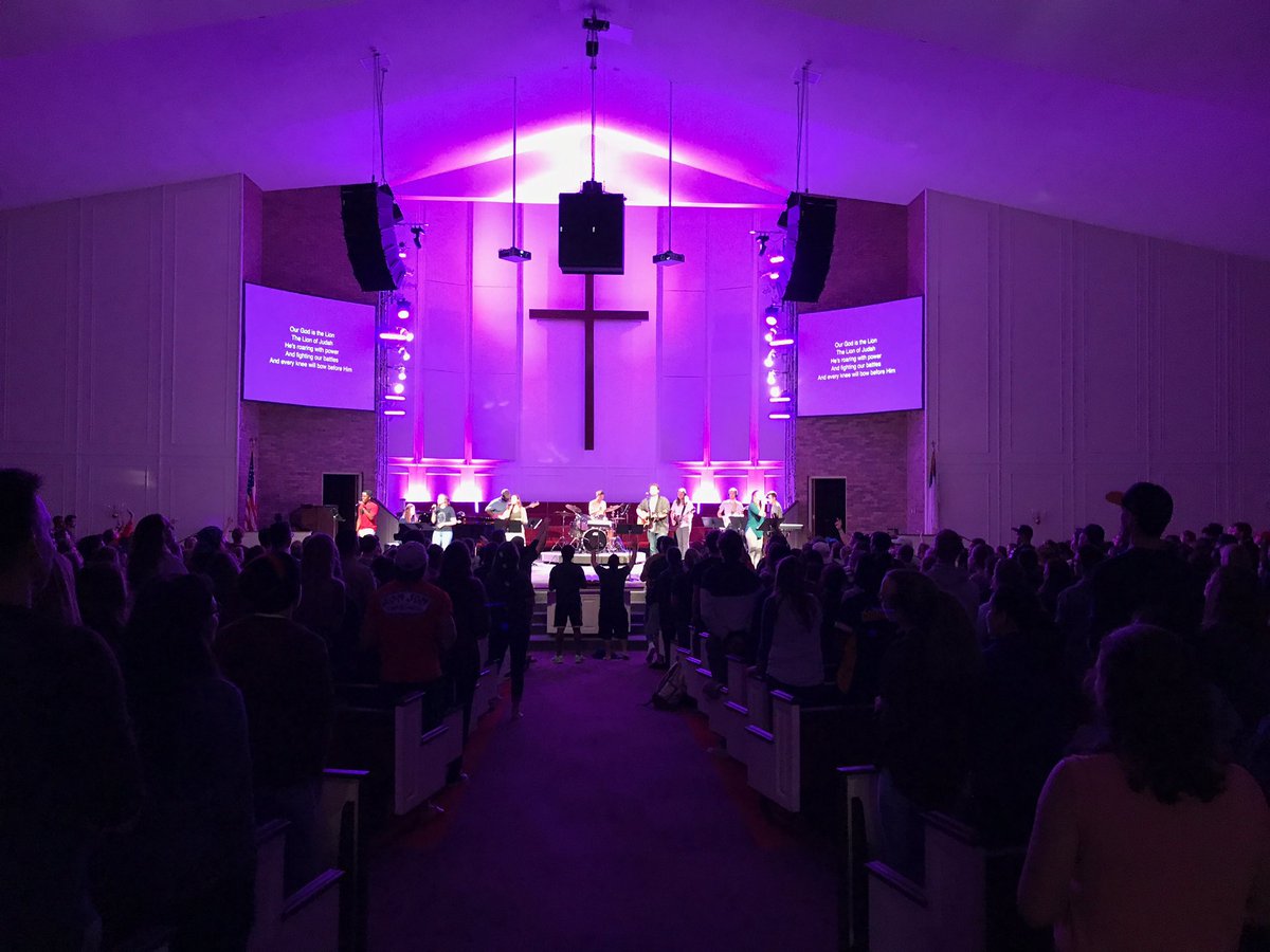 springarboru's tweet photo. Tonight, the SAU chapel band led students, faculty and staff in worship at the first service of the year. #SAUWelcomeWeek https://t.co/A3ytj8DEYi