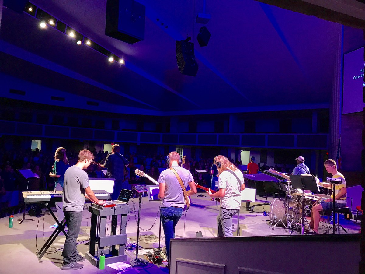 springarboru's tweet photo. Tonight, the SAU chapel band led students, faculty and staff in worship at the first service of the year. #SAUWelcomeWeek https://t.co/A3ytj8DEYi