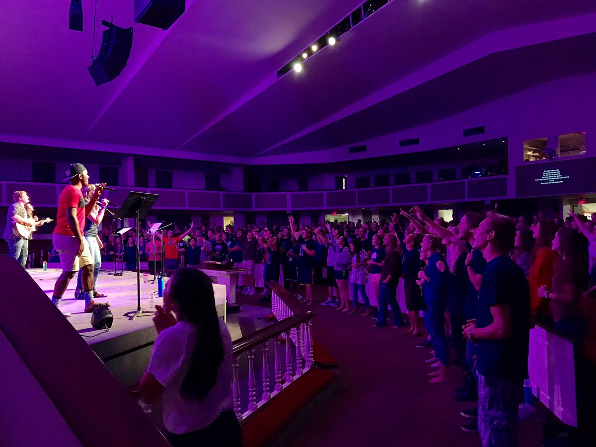 springarboru's tweet photo. Tonight, the SAU chapel band led students, faculty and staff in worship at the first service of the year. #SAUWelcomeWeek https://t.co/A3ytj8DEYi