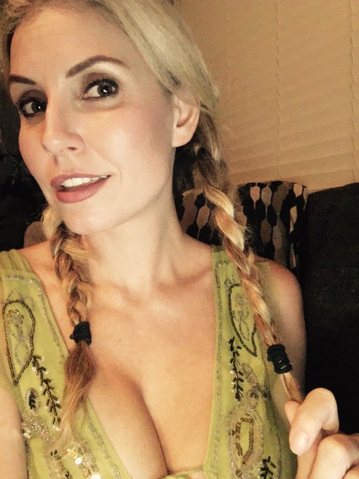 MFC time! #letshangout https://t.co/tIo1EUokNJ<a href="/tag/letshangout"class="tags">#letshangout</a>