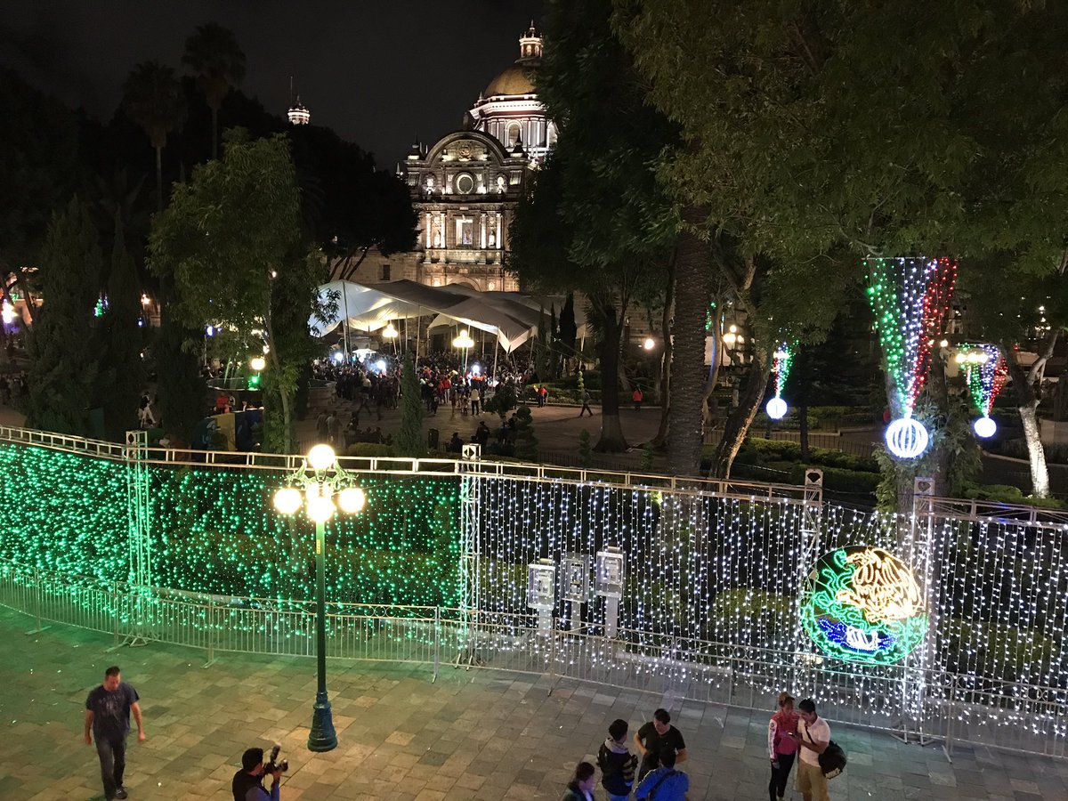 El alcalde <a href="/LuisBanck/">Luis Banck</a> inaugura #iluminación para las #FiestasPatriasEnPuebla. #AlianzasParaelMañana