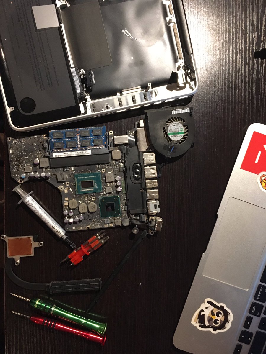 stewartcodes's tweet photo. Performing some preventative maintenance on my MacBook @hackeryou #cohort15 #coding #diy https://t.co/SZogBGsUyo