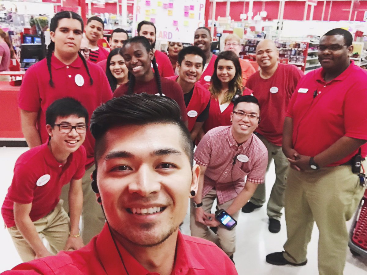 Evening huddle selfie!🎯🎯🎯 #1305 #lovemyteam <a href="/cherieqt/">Crystal Nelson</a>