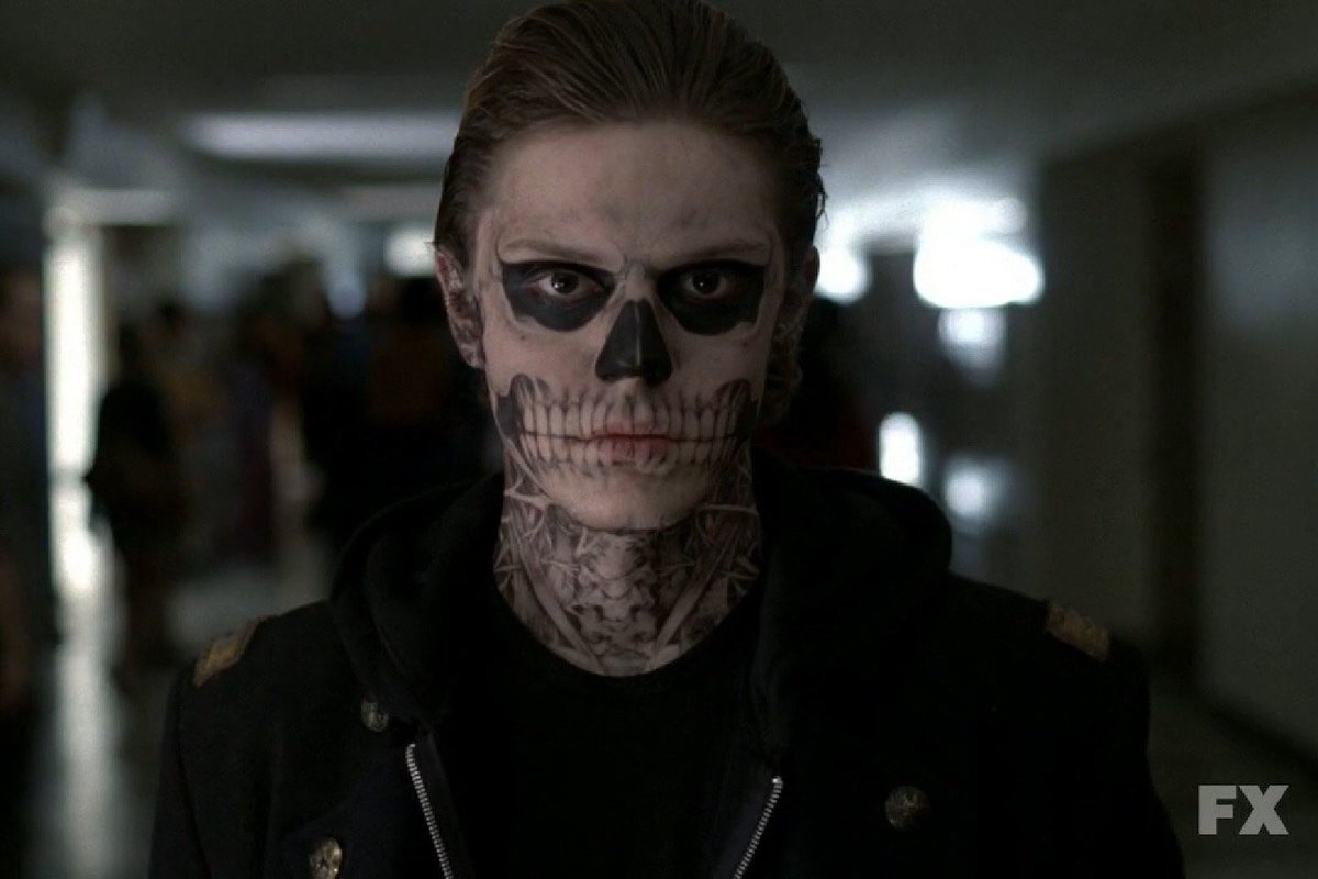 DelayyyMitchell's tweet photo. should i be concerned about my attraction to evan peters playing psychopaths ? #ahs https://t.co/50YSRd1p0q