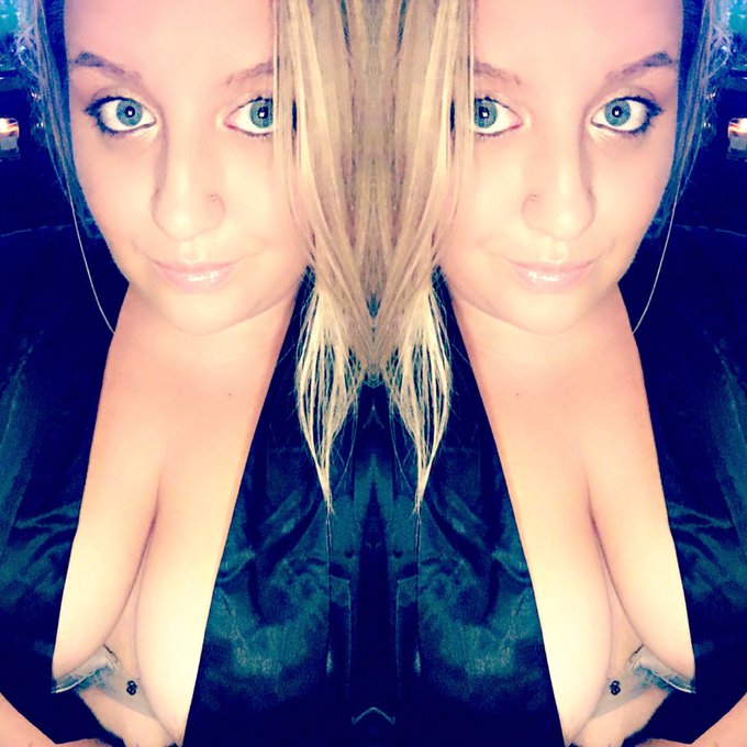 This is a normal Tuesday night for me. How about you? 😈😘 https://t.co/JootkUy7rG