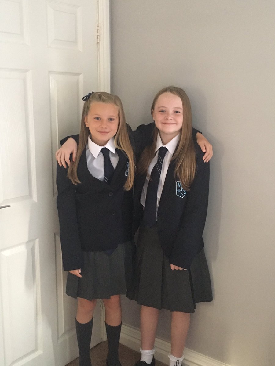 annettehope13's tweet image. #bffs #FirstDayOfHighSchool #somuchlove #newexperiences ❤