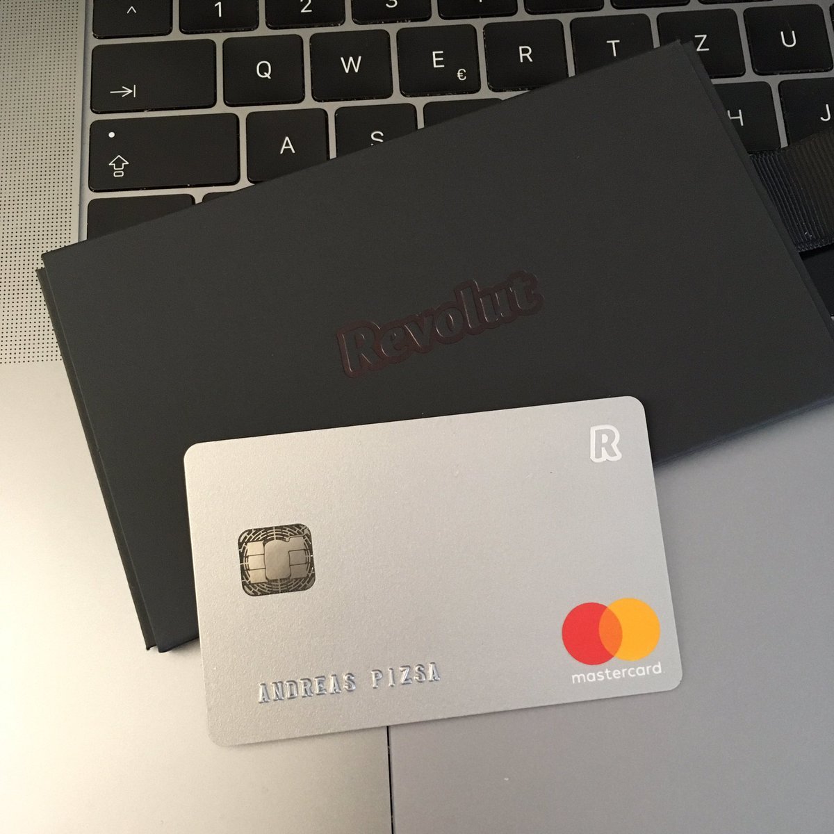 Andreas Pizsa on Twitter: "1 day between signup and card - great job,  @RevolutApp ! 📱📦💳👌🏻 #banking #unpacking #ux… "