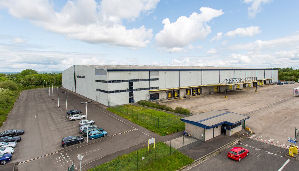 GilesWeir's tweet photo. https://t.co/HtPsxscUgM. One of the largest sheds available in the South West. 248,000 sq ft @JLLIndustrial @JLLUK @Logicor_EU https://t.co/zR40gU8bOY
