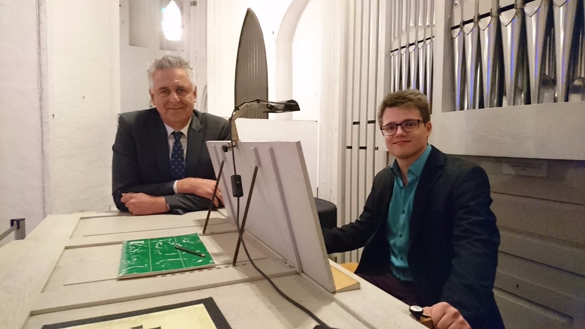 gefo2017's tweet photo. Pastor Dr. Bernd Schwarze & Organist Fabian Luchterhandt umrahmten den Eröffnungsabend der #gefo2017 #DGSMP2017 #DGMS @DGEpi_eV @UniLuebeck https://t.co/Iqn5AxM4Oa