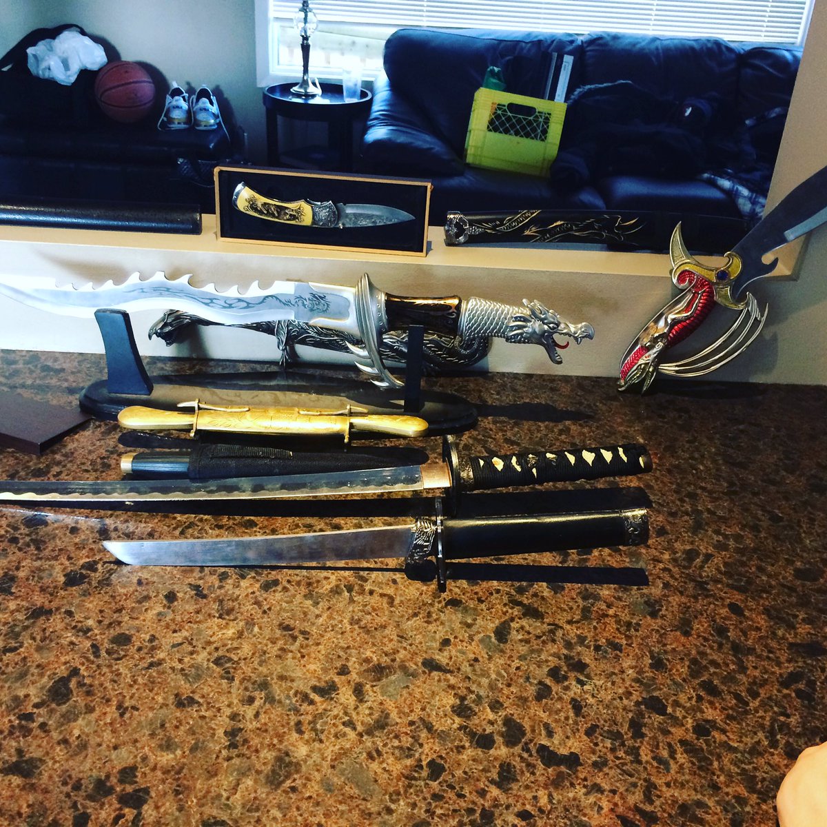 cole_derkson's tweet photo. My knife collection add two more https://t.co/xxDDE2hMDW