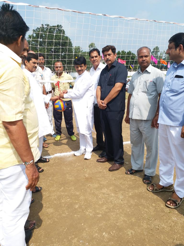 आज भोकरहेड़ी इण्टर कॉलेज में मुज़फ्फरनगर के माननीय विधायक श्री कपिल देव जी ने और श्री वीरपाल निर्वाल जी वालीवाल प्रतियोगिता का उद्घाटन किया