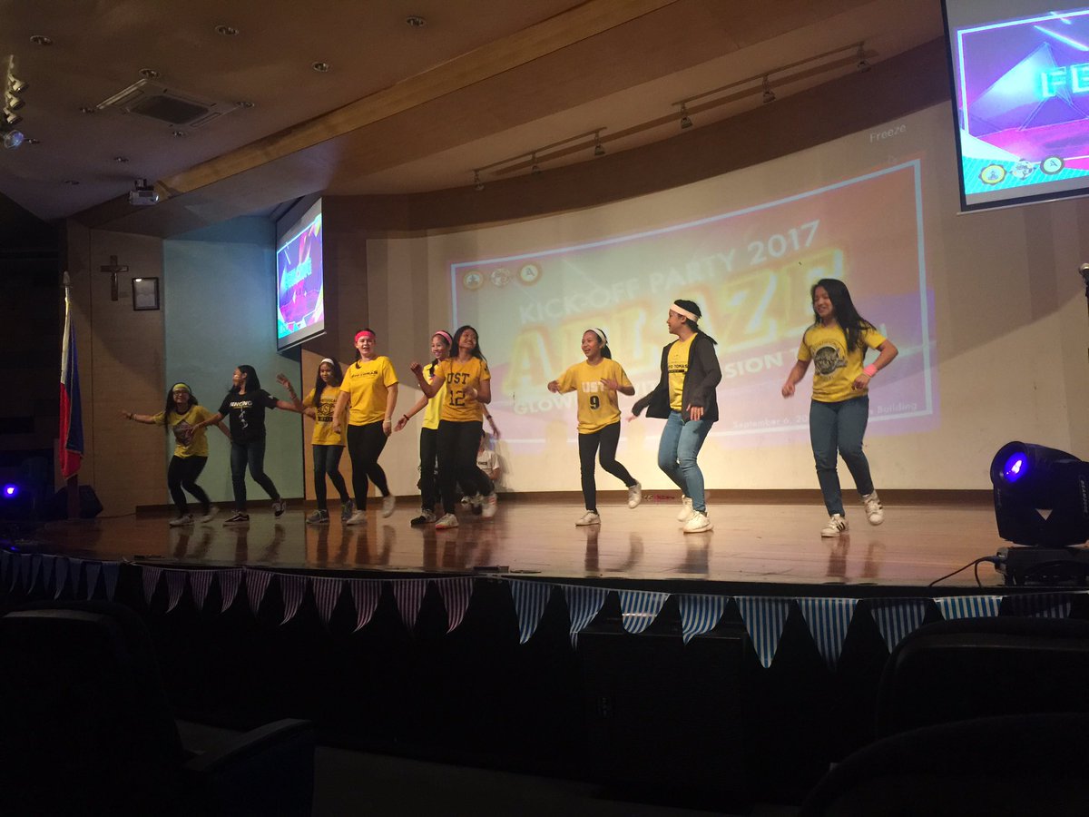 ustjhssc's tweet photo. @ustjhssc Now Happening: The USTJHS Fencing Team are having their special performance! ๐ฏ๐ฏ #ABLAZE2017 https://t.co/KT01dqkJDb
