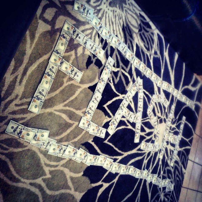 WRITING THESE LETTERS HOPE I DONT RUN OUT OF PAPER.. https://t.co/lUIT1h7xt7