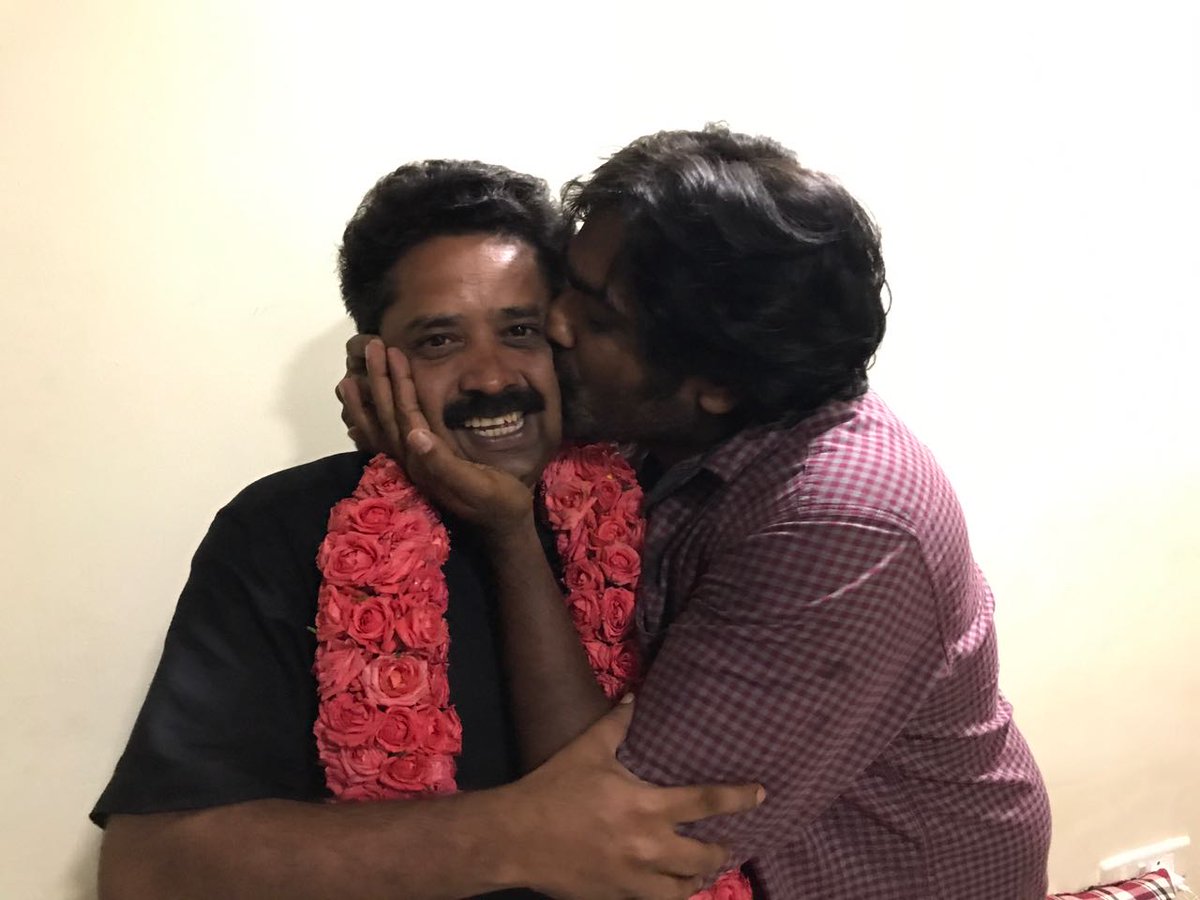 seenuramasamy's tweet photo. இந்த பாசமான முத்தம் கிடைக்குமென்றால் தினமும் வரக்கூடாதா நம் சந்திப்பு
உனது எளிமையான பண்பை நற்குணத்தை மாணவனாக  நான் கற்க தொடங்கிநாளாச்சு சேது https://t.co/BdoXzsXLMM