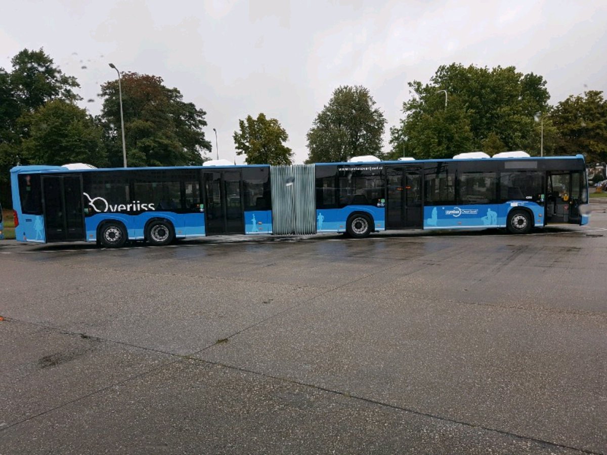 Die is best lang hè... #zwolle #syntus #bus #21meter