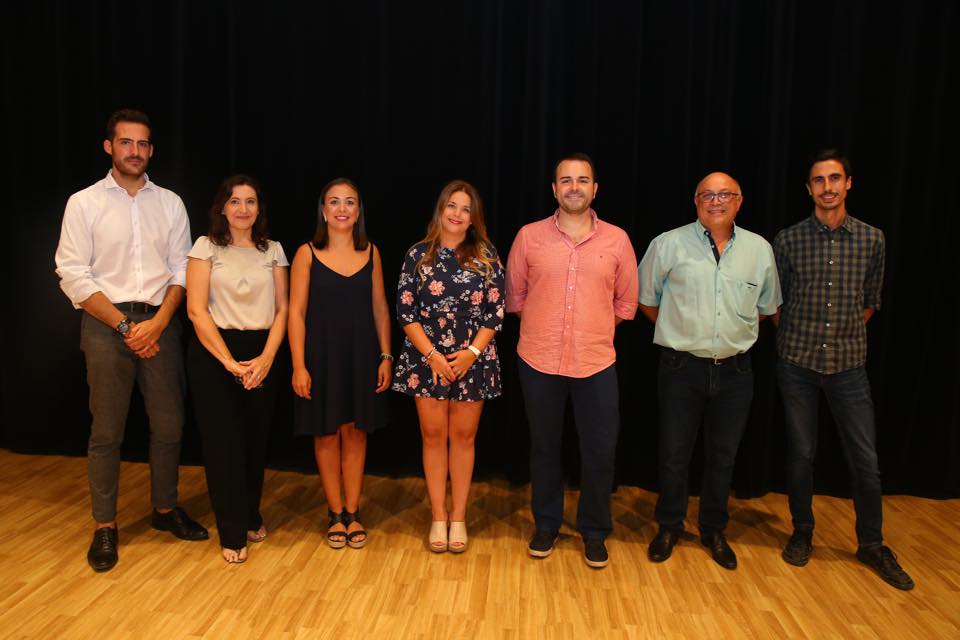 conchiteros's tweet photo. Enhorabuena al jurado que elegirá a la Fallera Mayor 2018 y su Corte de Honor. En especial a BORJA SANZ BENLLOC y a RAQUEL ROYUELA REINA https://t.co/O4Lbwx05HL