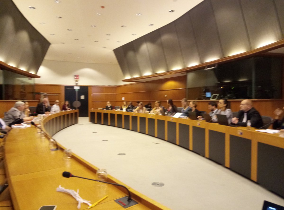 Members discussing the #ePrivacy Regulation during our Roundtable with <a href="/LauristinMarju/">Marju Lauristin MEP</a>