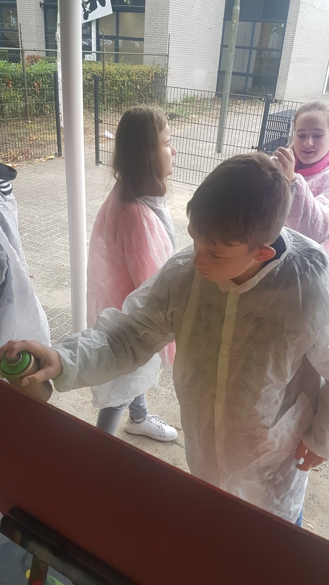 Leerlingen <a href="/KentalisCompas/">KentalisCompas</a> en <a href="/hethooghuis/">Het Hooghuis</a> De Singel illustreren op een creatieve manier de samenwerking! #graffiti #samensterker