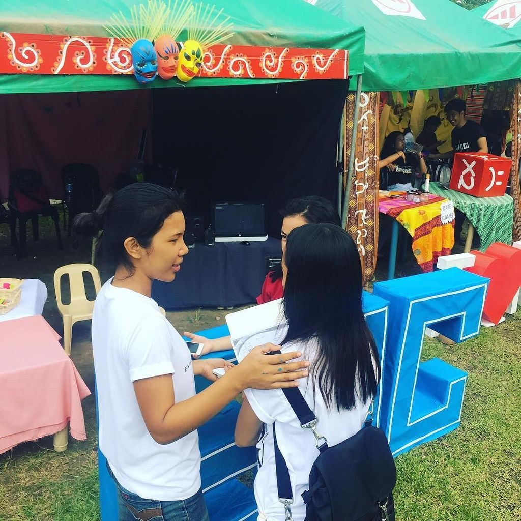 kixjavier's tweet photo. Doing God Test at the ENC booth in UP Tacloban Org Fair #encampustacloban #TheGodTest #ENGAGE #UNASHAMED2017 https://t.co/LcvjH4hEsx https://t.co/dRsP318aC6