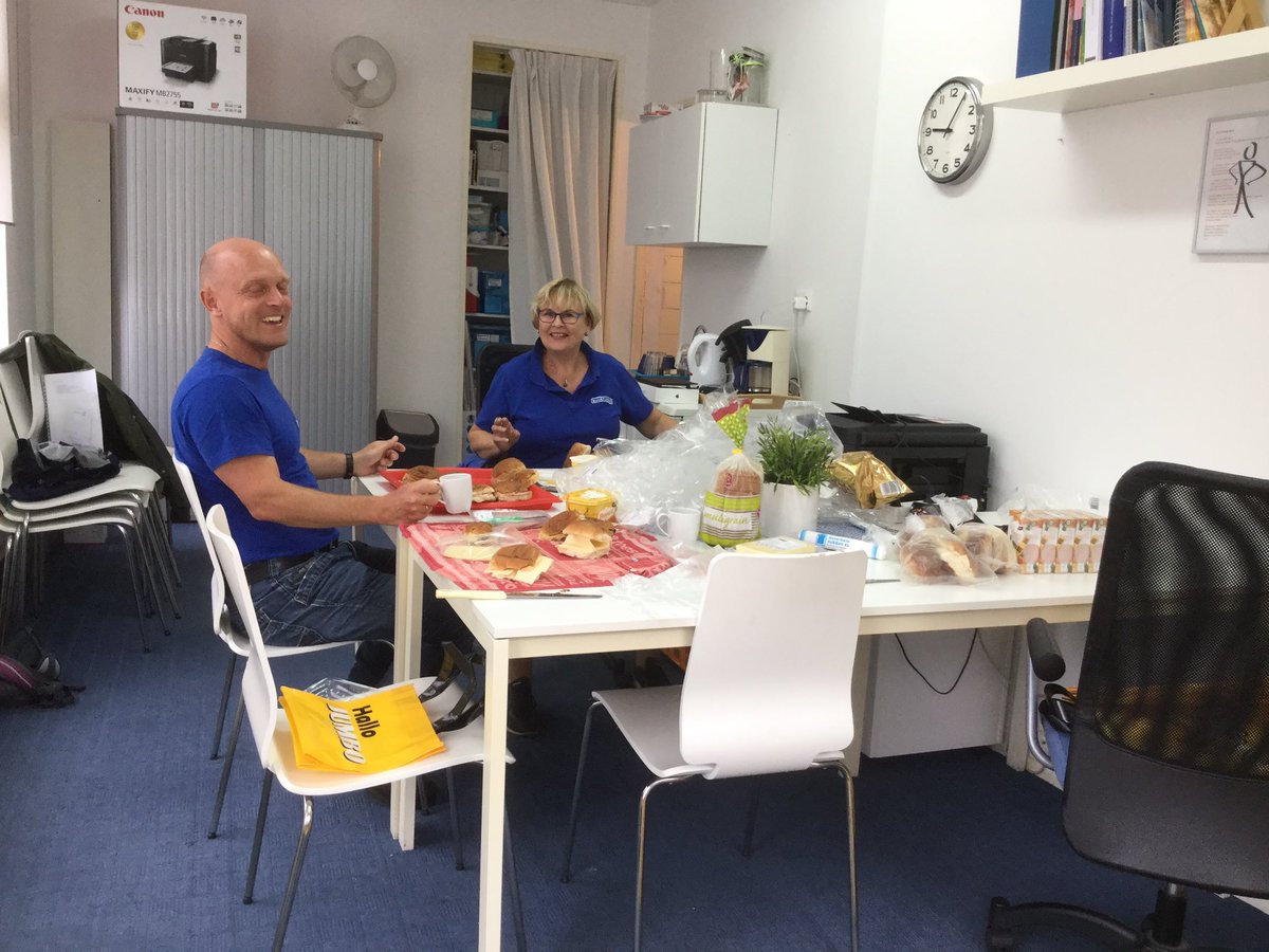 Lunch voor de #rollatorloop bijna klaar. Wij gaan ervoor <a href="/Fysiohennybiema/">Fysiohennybiemans</a>