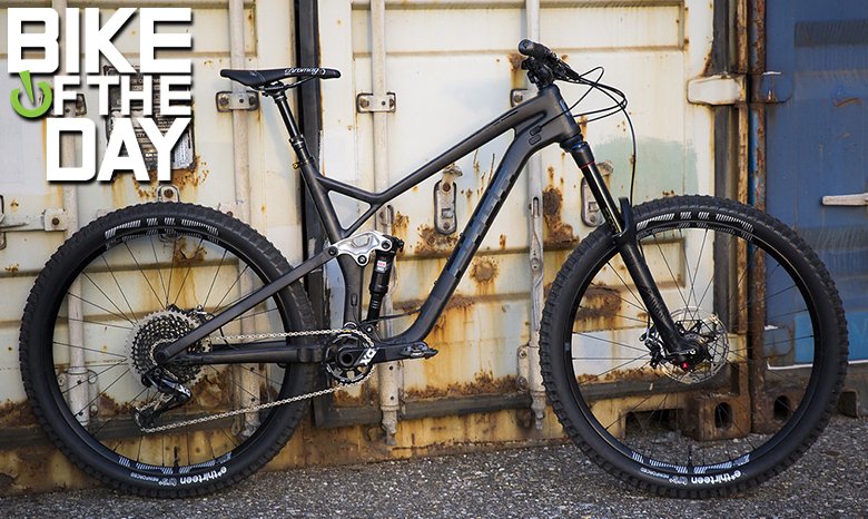 New enduro weapon from <a href="/PYGABikes/">PYGA Mountainbikes</a> spotted in the wild. #vitalbikeoftheday vitalmtb.com/community/Robi…