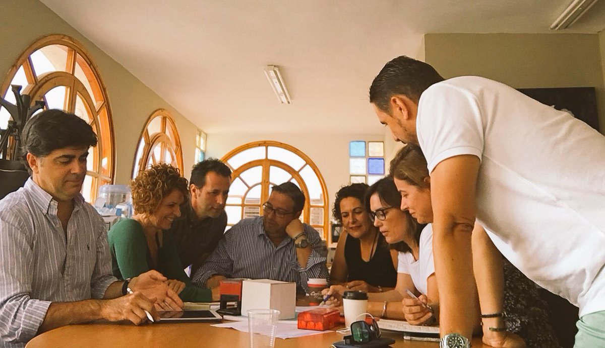 Sesión de trabajo organizando la Gala Empresarial 2017.

¿Nos acompañas el 29 de septiembre? 😉

entradium.com/entradas/premi…