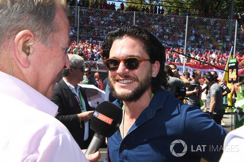 BasileiaSnow's tweet photo. ¿Tiene que ser siempre tan sexy con tan sólo respirar? 

#KitHarington 😍😍 #JonSnowsAss https://t.co/yol47urDkW