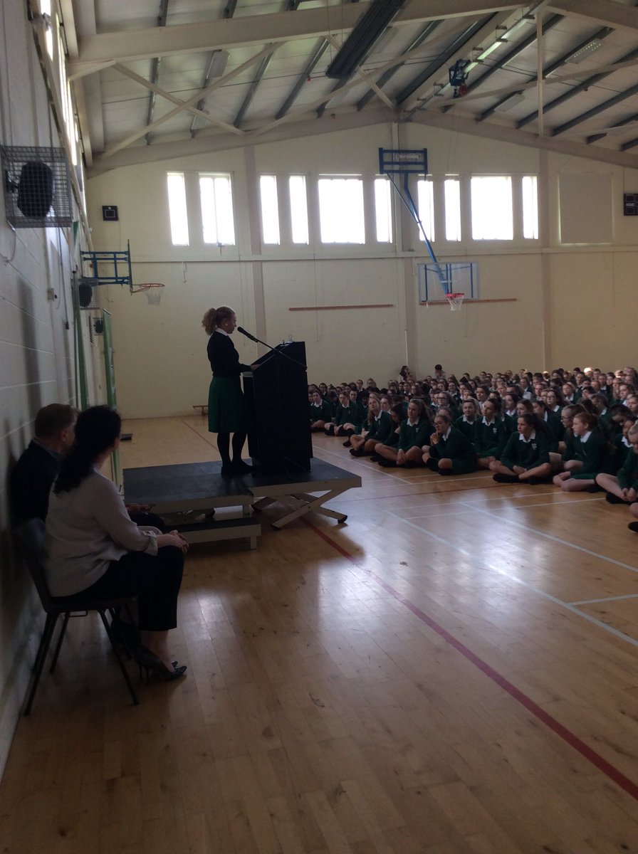 MuckrossCollege's tweet photo. A big thank you to Joe Schmidt for coming today. @IrishRugby An insprational speech by an inspirational coach https://t.co/vCo00OpuJS