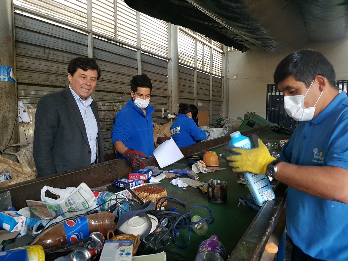 dr_pegarcia's tweet photo. Ahora en Centro de Acopio/Reciclaje de @LaGranjaMuni con CGoic, Alc Delpin y PBadenier.
Reciclar=Vidabuena=Salud
#GoicPresidenta #Dist10 https://t.co/9zRSUduzbT