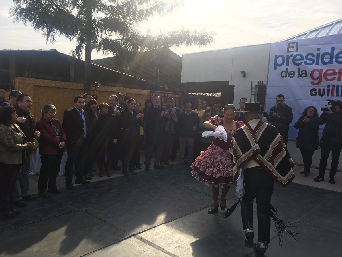 SadiMelo's tweet photo. .@guillier en #ElBosque presentando su programa para mejorar la Atención en la Salud Primaria #PresidentedelaGente https://t.co/ileCU1Rm3n
