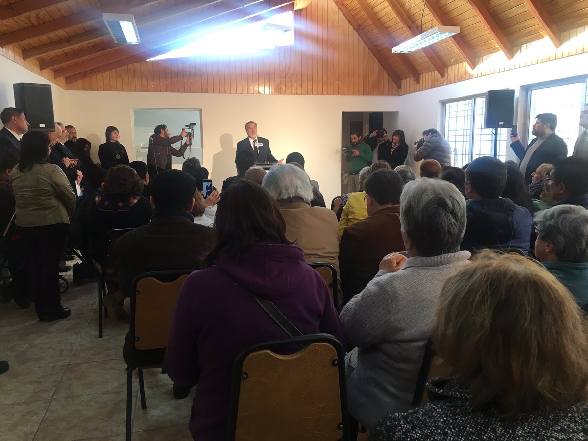 SadiMelo's tweet photo. .@guillier en #ElBosque presentando su programa para mejorar la Atención en la Salud Primaria #PresidentedelaGente https://t.co/ileCU1Rm3n