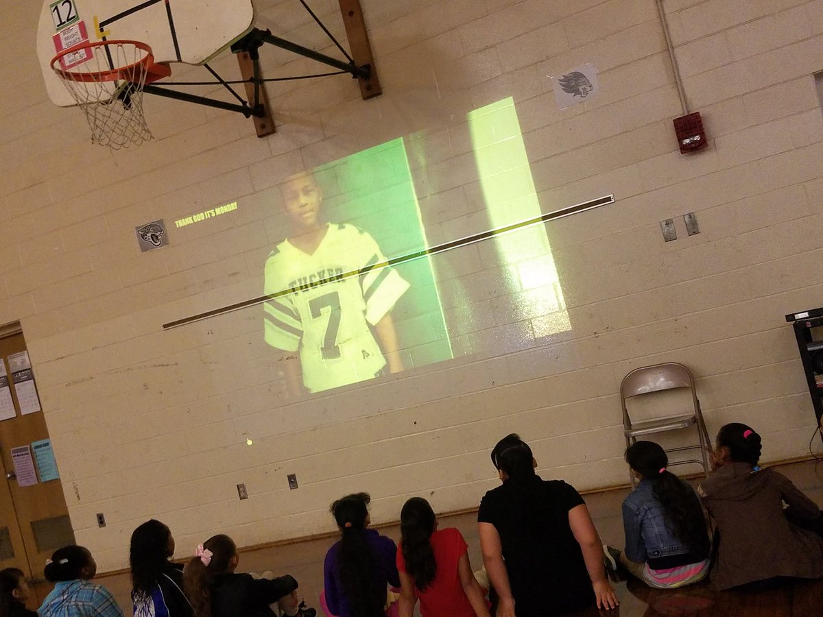 CityTeacher731's tweet photo. Mr. Steele sharing #inkyjohnsons inspirational story #16H #noexcusses #accountability #UTenn @RDGschools @drmuminrsd @TraciWebb #RSDproud https://t.co/3kOZ3UewwP
