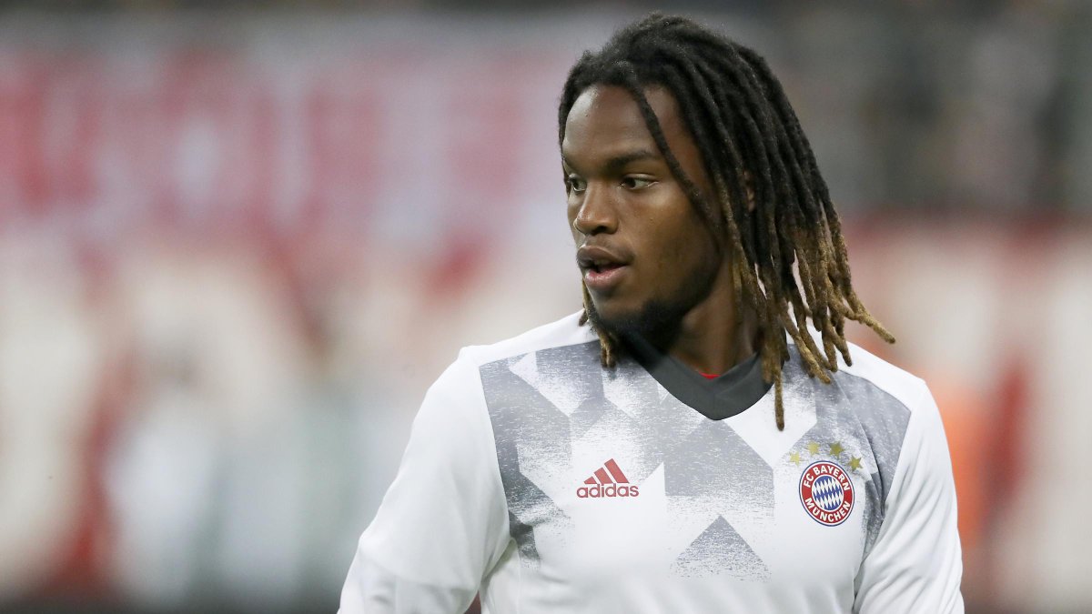 SwansOfficial's tweet photo. Look who has arrived… 🇵🇹🙌

@renatosanches35 will train with the #Swans tomorrow: https://t.co/eBLvDLTNT1 https://t.co/se6xdpL8oi