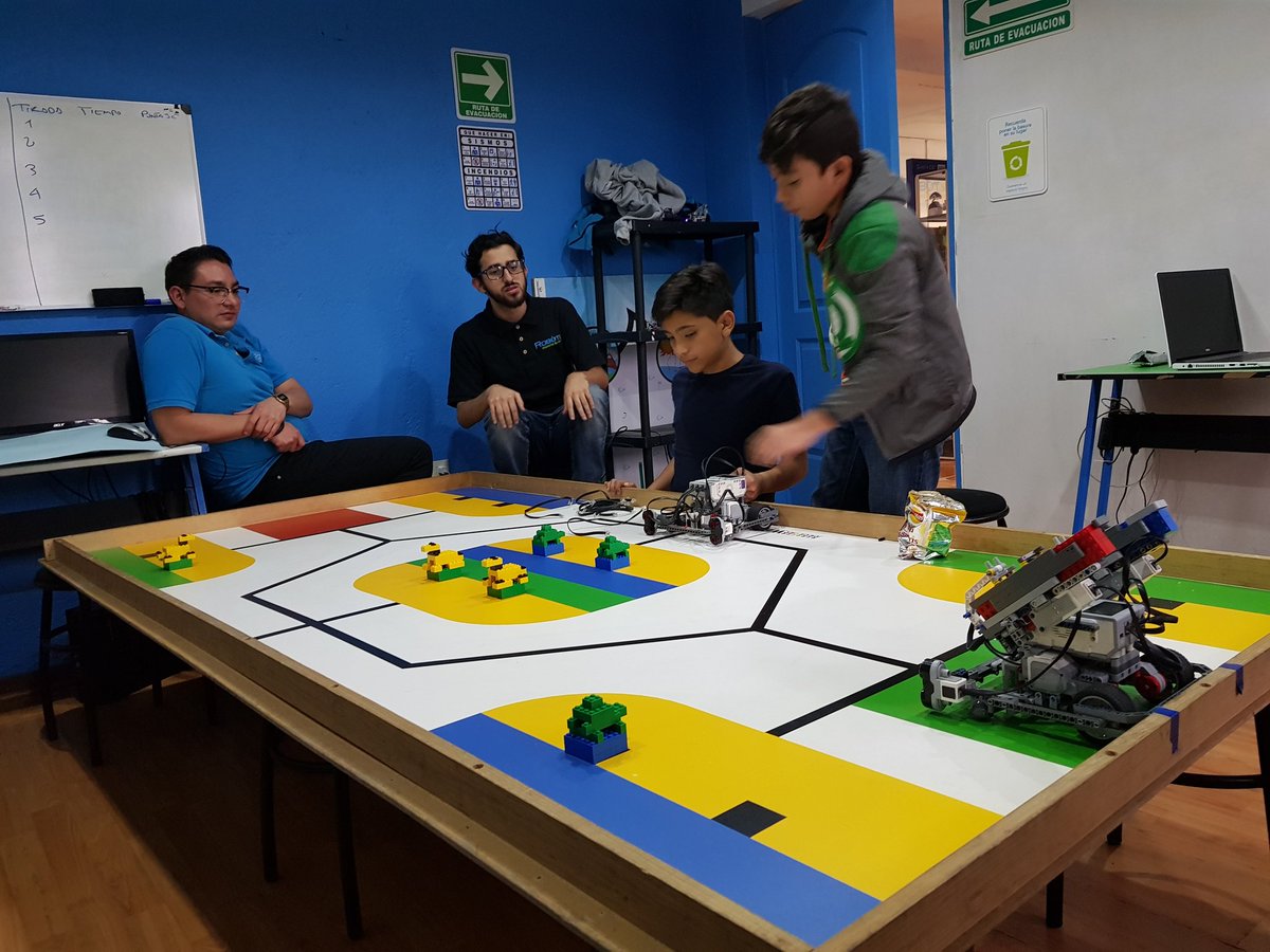 pablopableta's tweet photo. #RobotiXTeams a unos días de vivir un nuevo reto en WRO2017. Nos estamos preparando #soyRobotiX #ImpactaTuMundo @ilzeAlvarez @ERICK_ESPINO https://t.co/ytuz2Gxr0S