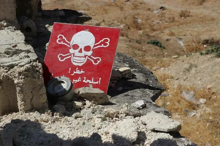 majdkhalaf1993's tweet photo. During the meeting #7MSPCCM teams @SyriaCivilDef still find Cluster bombs in Syria
#WhiteHelmets https://t.co/XHzs3aK34S
