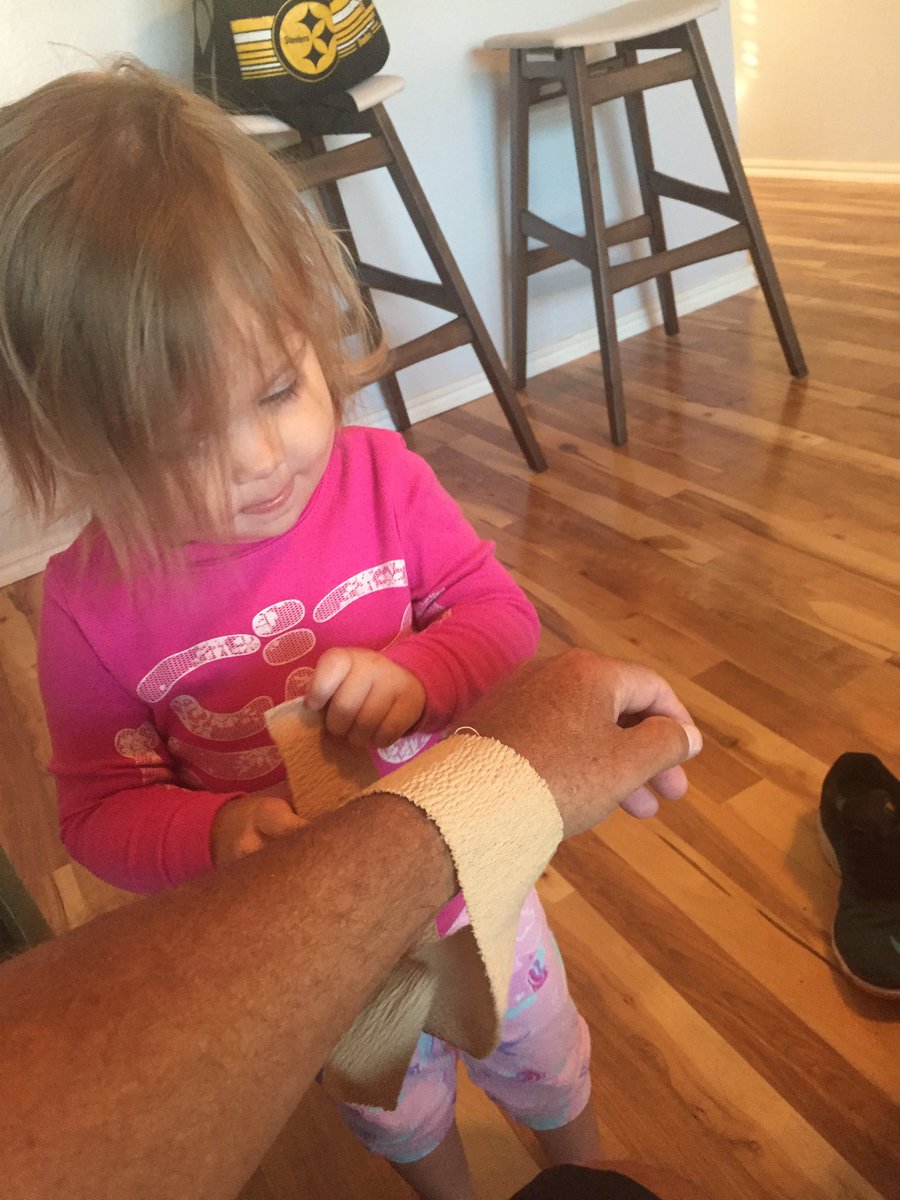 ChrisWSimon's tweet photo. Doc McSaigey wrapping up my arm and her knee! 🎶I feel so much better now!🎶 @chrisdocnee #DocMcStuffins https://t.co/Zc42ils0RW