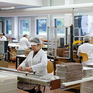 AeschbachChoco's tweet photo. We can show you a lot on Twitter, but best is to visit our #ChocoManufactory in Root D4 Lucerne.
An ideal team trip!
https://t.co/SQbymKXK0B https://t.co/GlgXLdGqTu