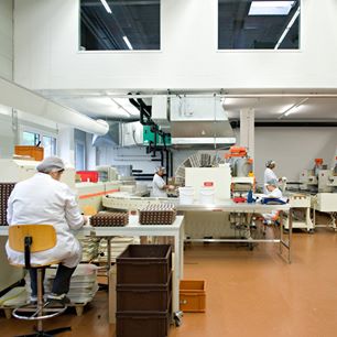 AeschbachChoco's tweet photo. We can show you a lot on Twitter, but best is to visit our #ChocoManufactory in Root D4 Lucerne.
An ideal team trip!
https://t.co/SQbymKXK0B https://t.co/GlgXLdGqTu