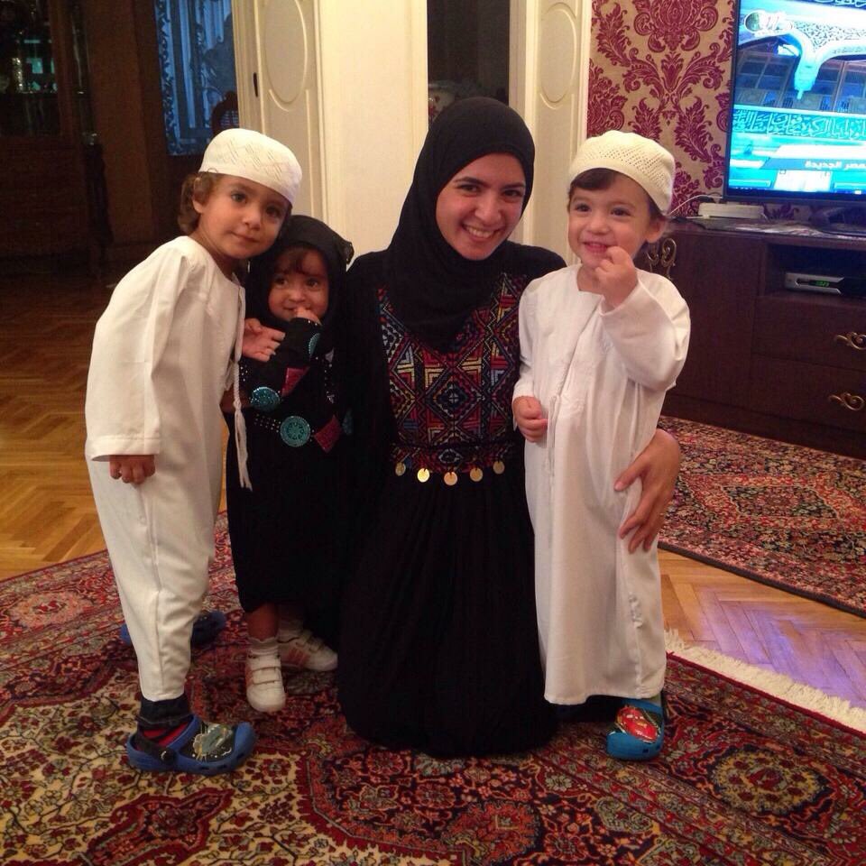 Ahmad_Youness's tweet photo. صاحبة الصوره توفاها الله بعد مرض صعب
منعرفهاش شخصيا
لكن محتاجه دعاءنا كلنا
المرحومه بامرالله سلمى 
وادعو ربنايصبرزوجها والملايكه ولادها دول https://t.co/Vdz35mokLL