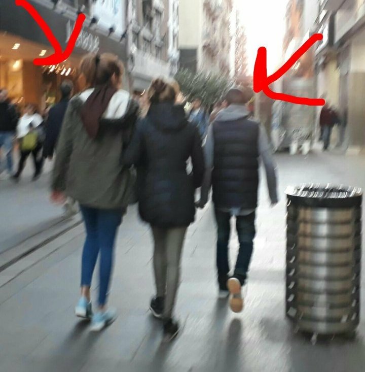 JulianPintoOk's tweet photo. Si transitas la peatonal Córdoba, tené cuidado con estas tres personas. Roban todos los días. Él te distrae mientras sus compañeras actúan. https://t.co/Wzik7Hb3AY