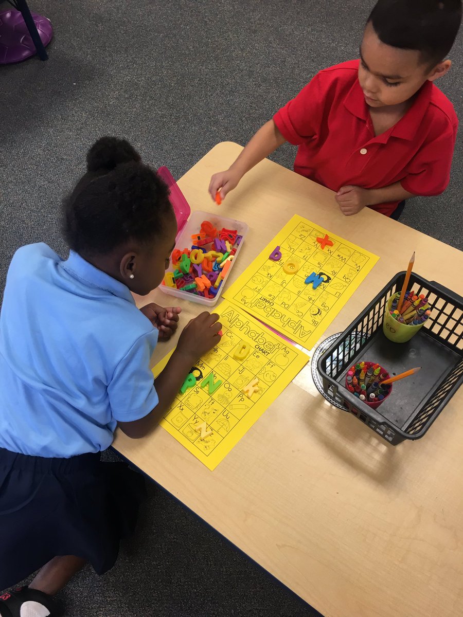 KEvitts1's tweet image. Working hard to recognize and explore letters! #MCWchallengeaccepted @McWhorterES