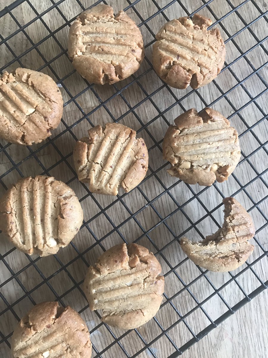 WentMichelle's tweet photo. Baking afternoon inspired by #biscuitweek #GBBO 🍪This #peanutbutter shortbread 🥜 @HemsleyHemsley @SainsburysMag @wholeearthfoods is AMAZING! https://t.co/Dm7HD0ACNy