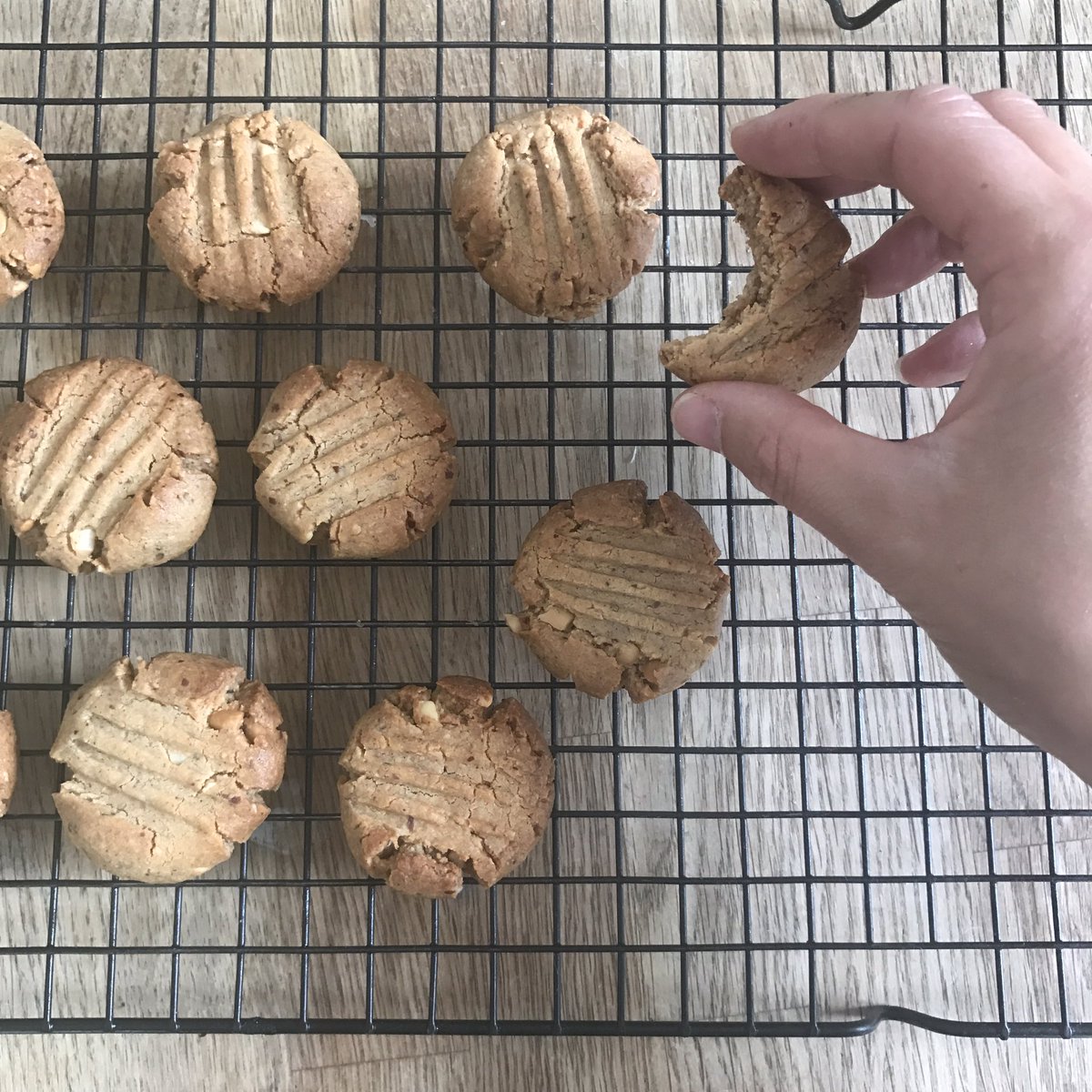 WentMichelle's tweet photo. Baking afternoon inspired by #biscuitweek #GBBO 🍪This #peanutbutter shortbread 🥜 @HemsleyHemsley @SainsburysMag @wholeearthfoods is AMAZING! https://t.co/Dm7HD0ACNy