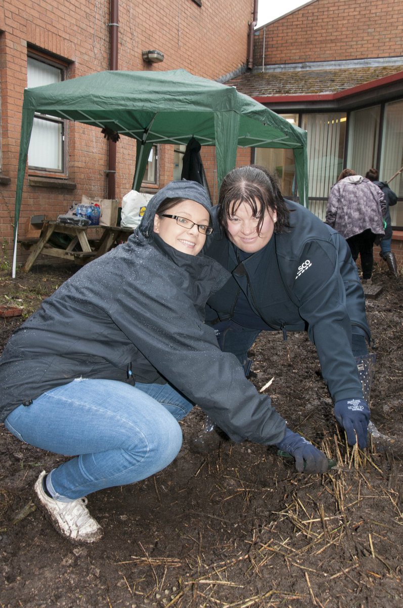 The next steps of revamping the eye unit garden are being taken thanks to @Tesco_North volunteers! #ReasonsILoveBolton