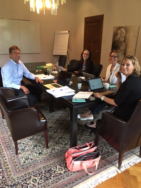 Ondertussen vergadert ons (vrijwillige!) bestuur vandaag de hele dag om de koers voor komend jaar uit te zetten. In november weer een ALV!