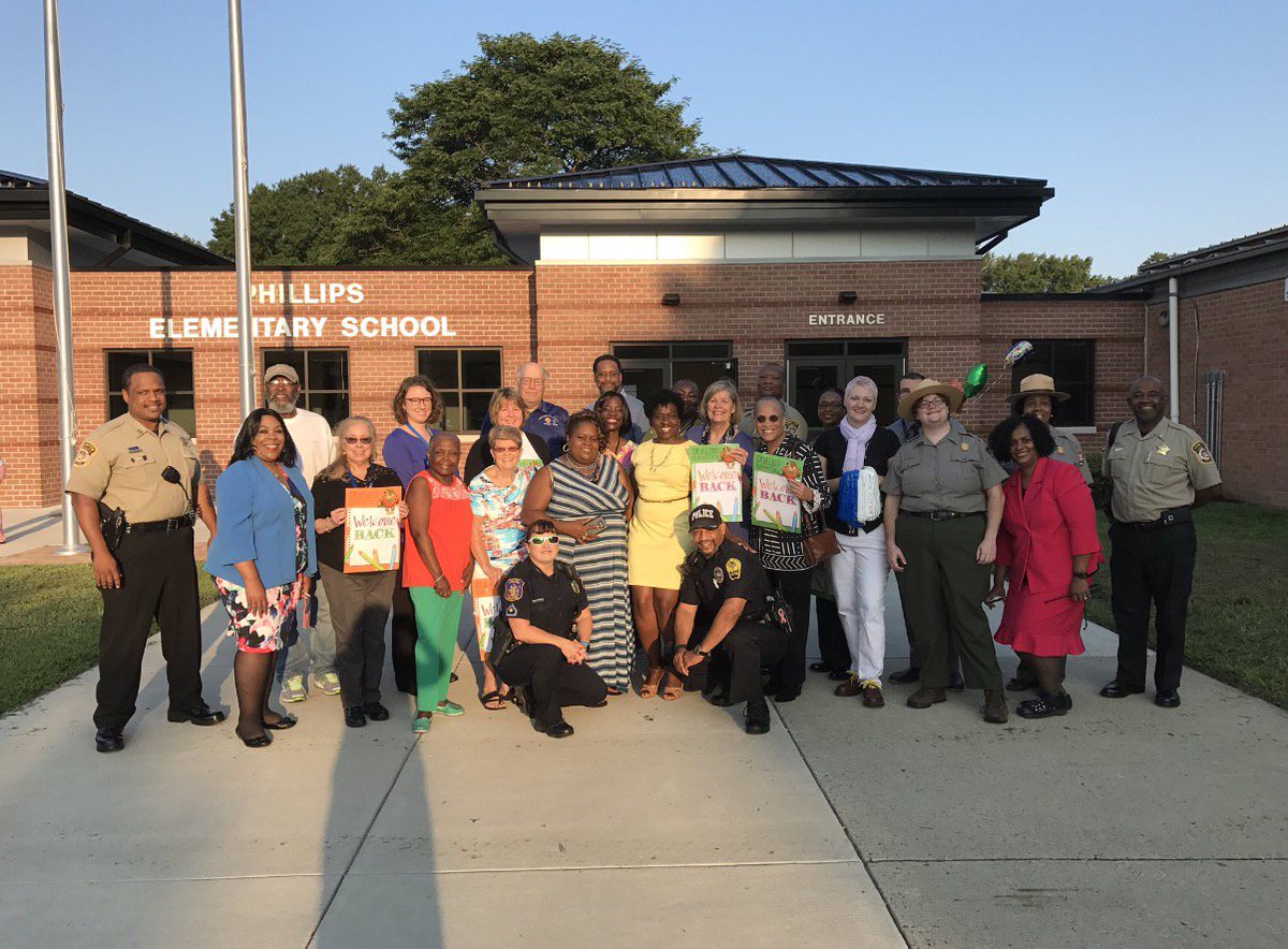 PESHamptonVA's tweet photo. Thank you to all stakehokders who made Tuesday a Superhero day! #hcsfirstday17 https://t.co/CUjWfyGg9M