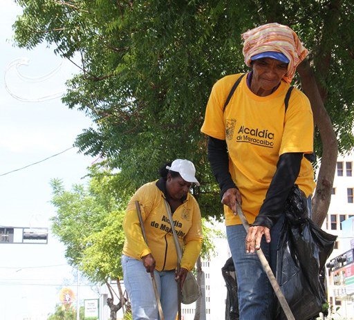 gerardoantunez's tweet photo. ¡MARACAIBO REMOZADA! @AlcaldiaDeMcbo ejecuta jornada de saneamiento en 5 de Julio y prolongación Circunvalación 2 https://t.co/Ubwn7uvjlQ https://t.co/x1l1I4EMYS