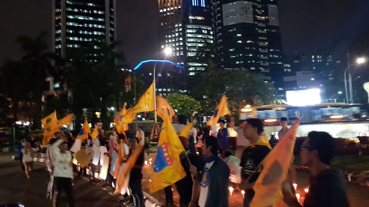 <a href="/pbpmii/">PB PMII</a> <a href="/Agoherlambang/">Agus M Herlambang</a> <a href="/jokowi/">Joko Widodo</a> <a href="/ElevenMyanmar/">Eleven Myanmar</a> <a href="/kompascom/">Kompas.com</a> <a href="/jawapos/">Jawa Pos</a> 1. Menyatakan keprhtinan mendalam atas tragedi kemanusiaan yang menimpa kelompok Rohingya di Rekhine State Myanmar
Cc: @Kopri_PBPMII