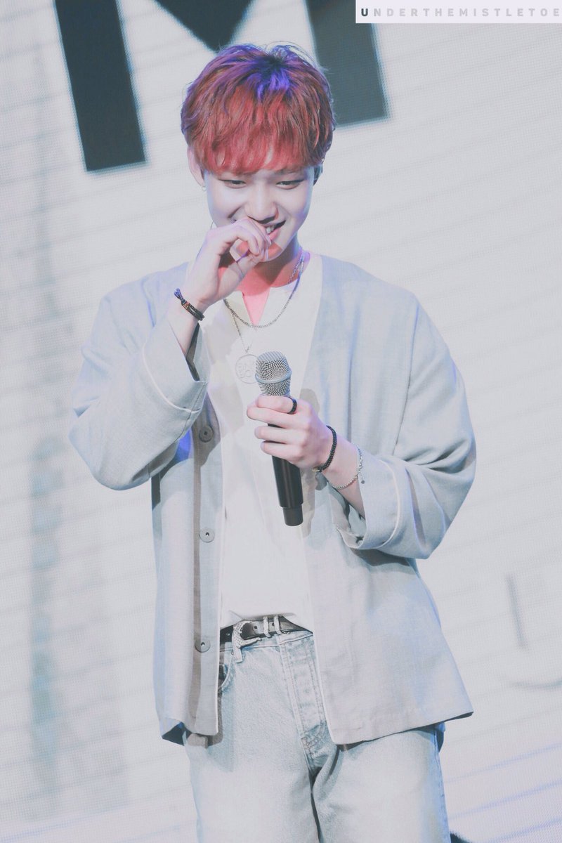 Mistletoe_1225's tweet photo. 170906 쇼케이스 
축하해 영민아♥️
#임영민 #MXM #브랜뉴보이즈 https://t.co/rxeNlnkzgG