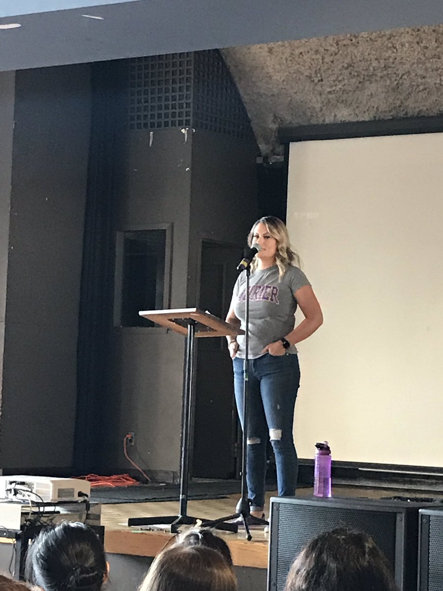 Our president, Natalie welcoming everyone! Be sure to introduce yourself we'd love to get to know all of you! #wlugradlife
